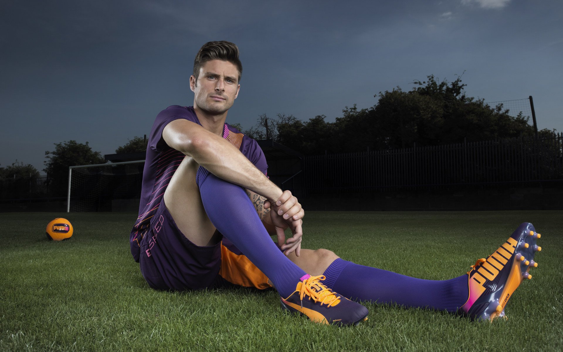 边路快速转移是否成为应对高位逼抢的优选战术,边路进攻的战术配合基本方法