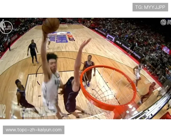 NBA扣篮手臂挂框全场拍照：巅峰瞬间的完美诠释
